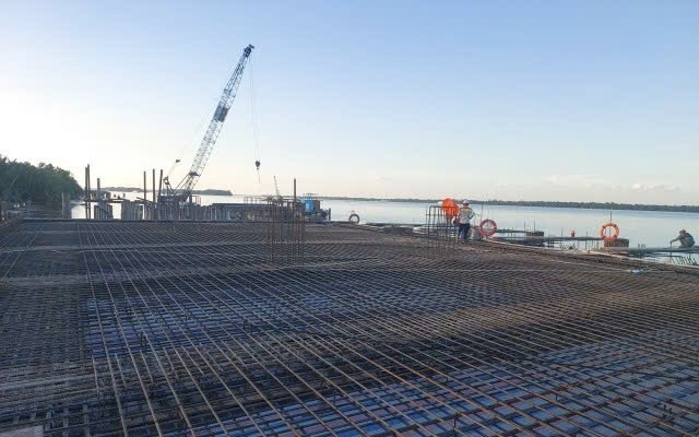 Hình 3. Công tác lắp dựng cốt thép và chuẩn bị mặt bằng thi công kết cấu Block 3.