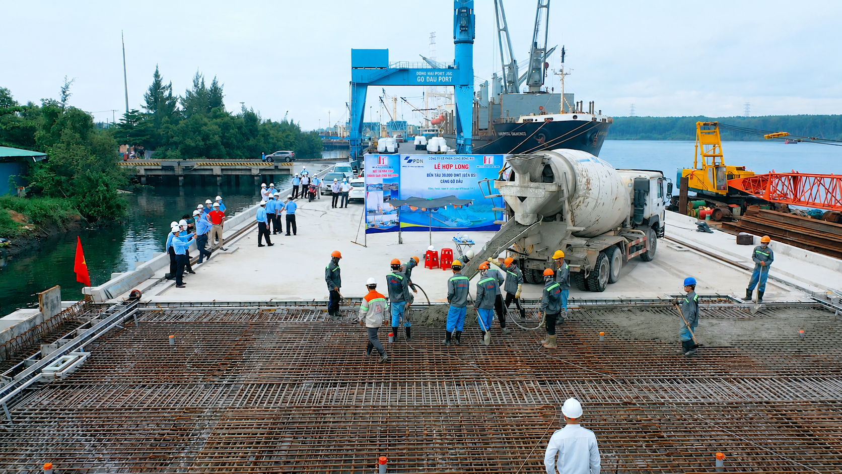 Thi công cầu cảng 30.000DWT (Bến B5 - Cảng Gò Dầu) 3